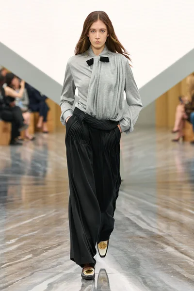 Look 32